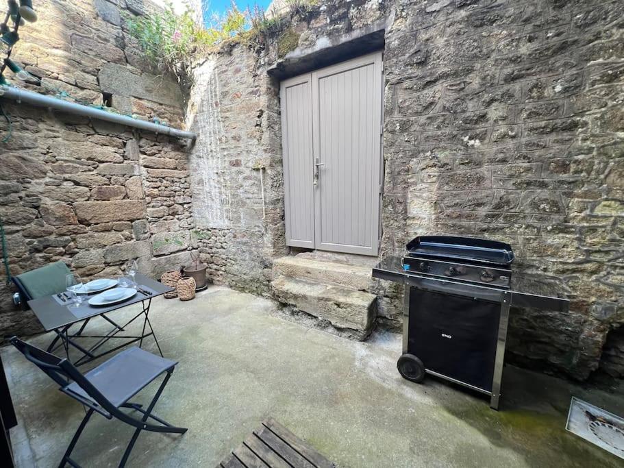 Cocon Urbain De Charme Villa Dinan Exteriör bild